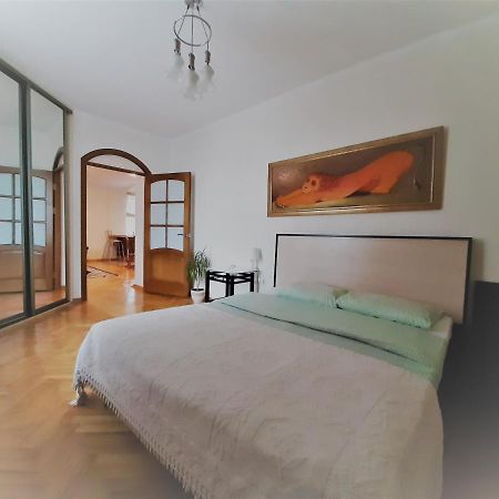 Apartment On Myasnikova 34 ミンスク エクステリア 写真