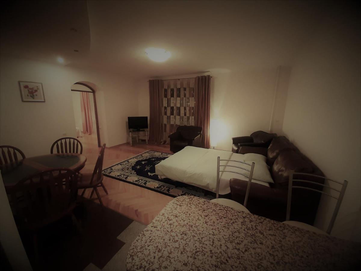 Apartment On Myasnikova 34 ミンスク エクステリア 写真