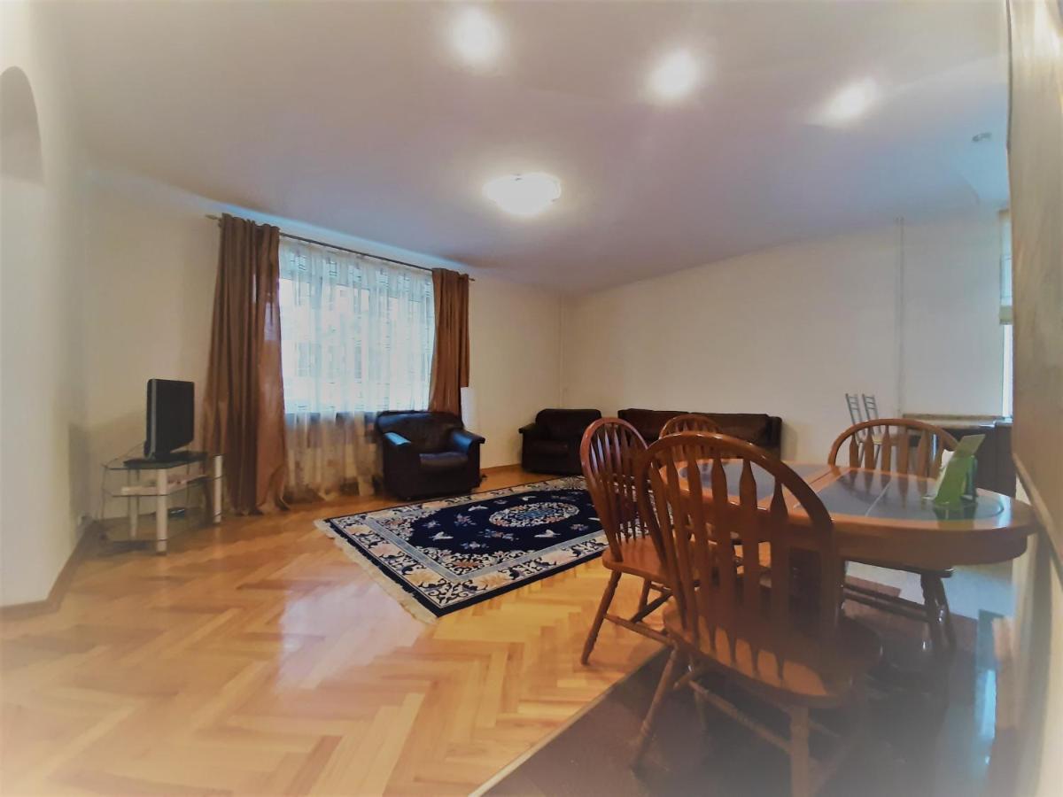 Apartment On Myasnikova 34 ミンスク エクステリア 写真