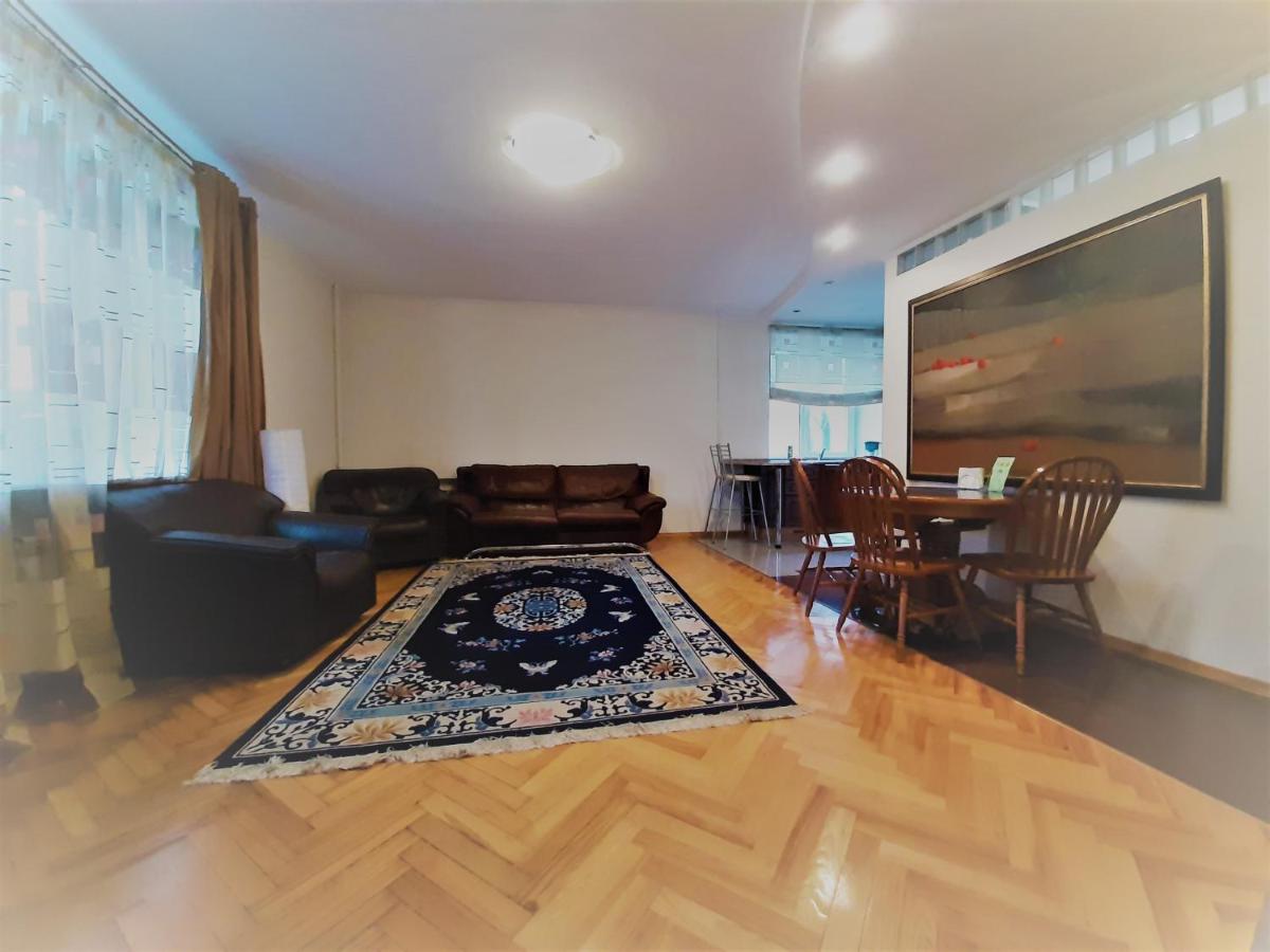Apartment On Myasnikova 34 ミンスク エクステリア 写真
