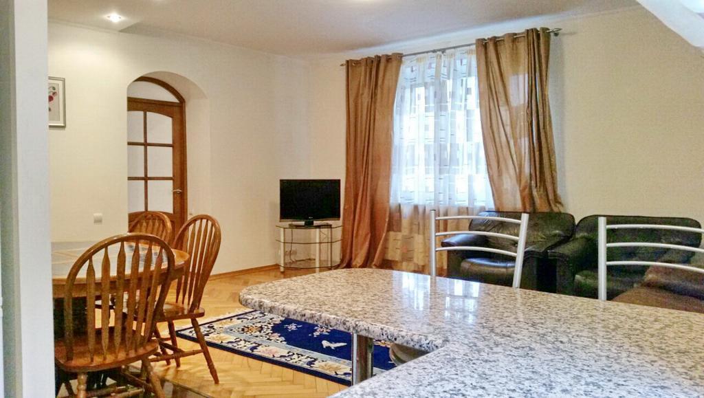 Apartment On Myasnikova 34 ミンスク エクステリア 写真