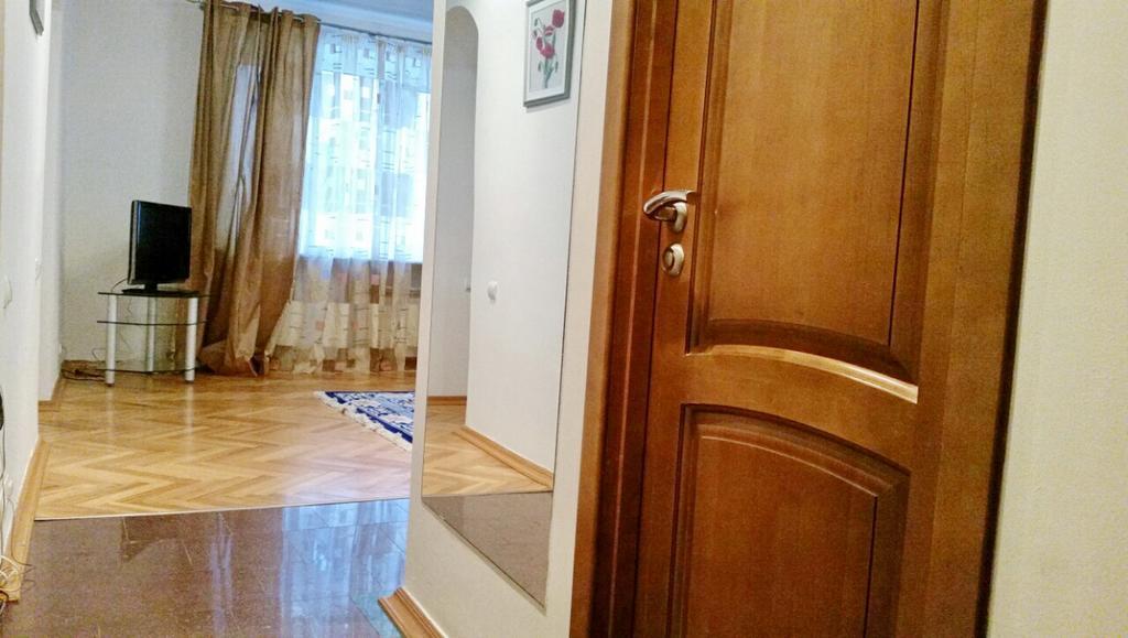 Apartment On Myasnikova 34 ミンスク エクステリア 写真