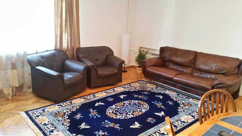 Apartment On Myasnikova 34 ミンスク エクステリア 写真