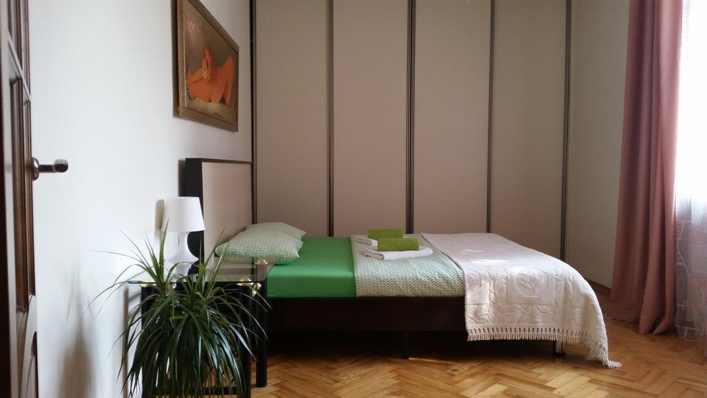 Apartment On Myasnikova 34 ミンスク エクステリア 写真